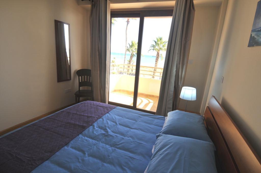 Ithaki Phinikoudes Apartment No. 202 Larnaca Bilik gambar